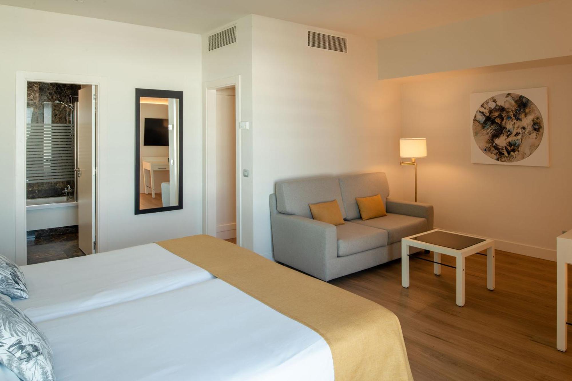 Arrecife Gran Hotel & Spa エクステリア 写真 A room at the hotel