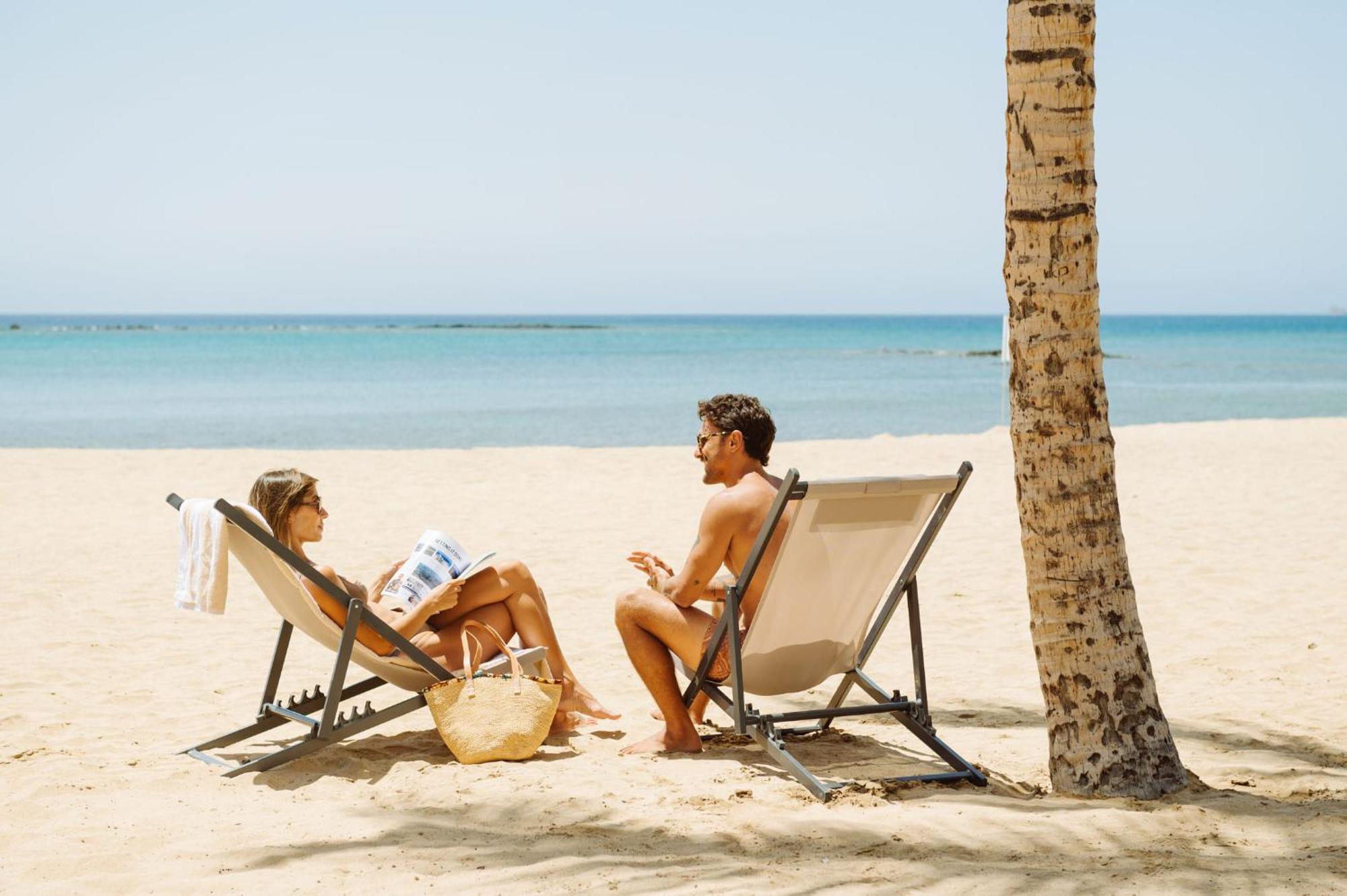 Arrecife Gran Hotel & Spa エクステリア 写真 Beach chairs