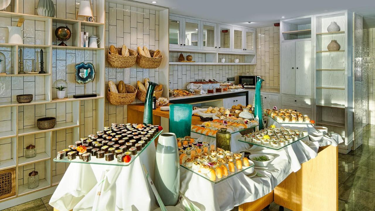 Arrecife Gran Hotel & Spa エクステリア 写真 A buffet at a hotel