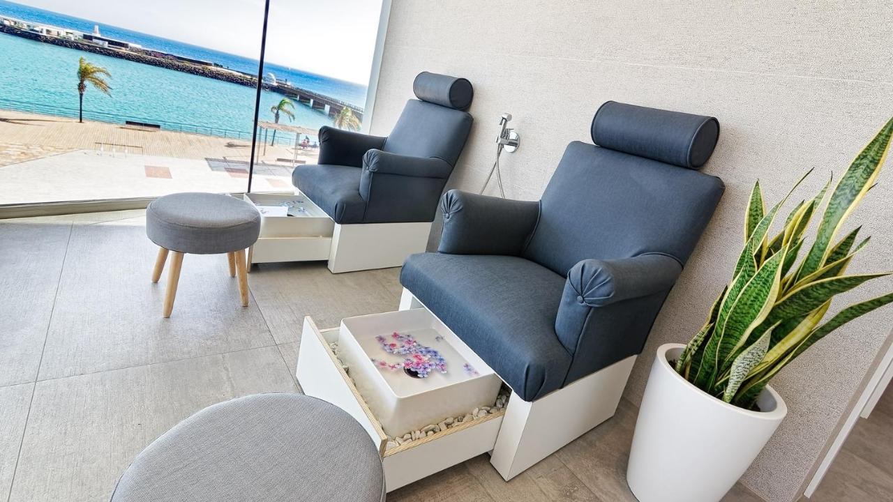 Arrecife Gran Hotel & Spa エクステリア 写真 A foot reflexology chair